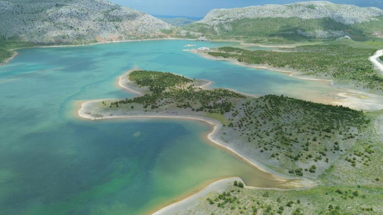 Sarıaot Gölü, yeniden hayata döndü maviye büründü