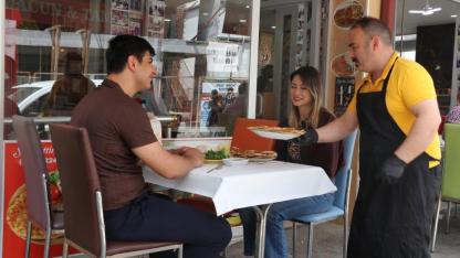 Sivas'ta 50 liraya lahmacun satan esnaf: Ben kar ediyorum