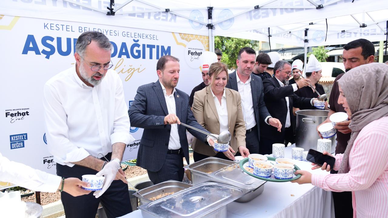 Kestel'de geleneksel aşure dağıtımına yoğun ilgi