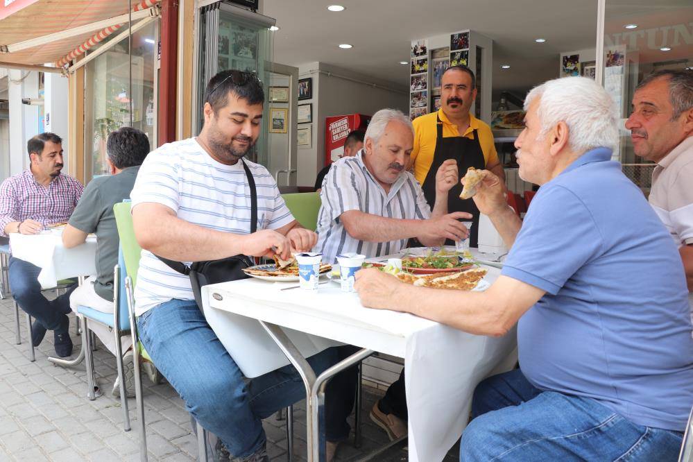 Sivas'ta 50 liraya lahmacun satan esnaf: Ben kar ediyorum