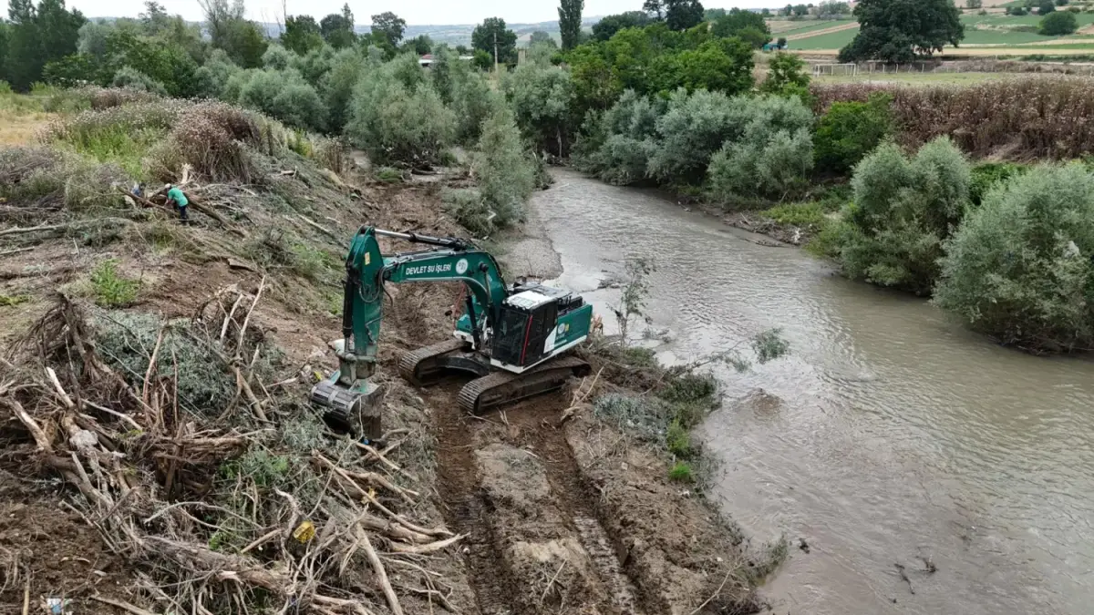 Kocasu ve Mezit derelerinde ıslah çalışmaları sürüyor